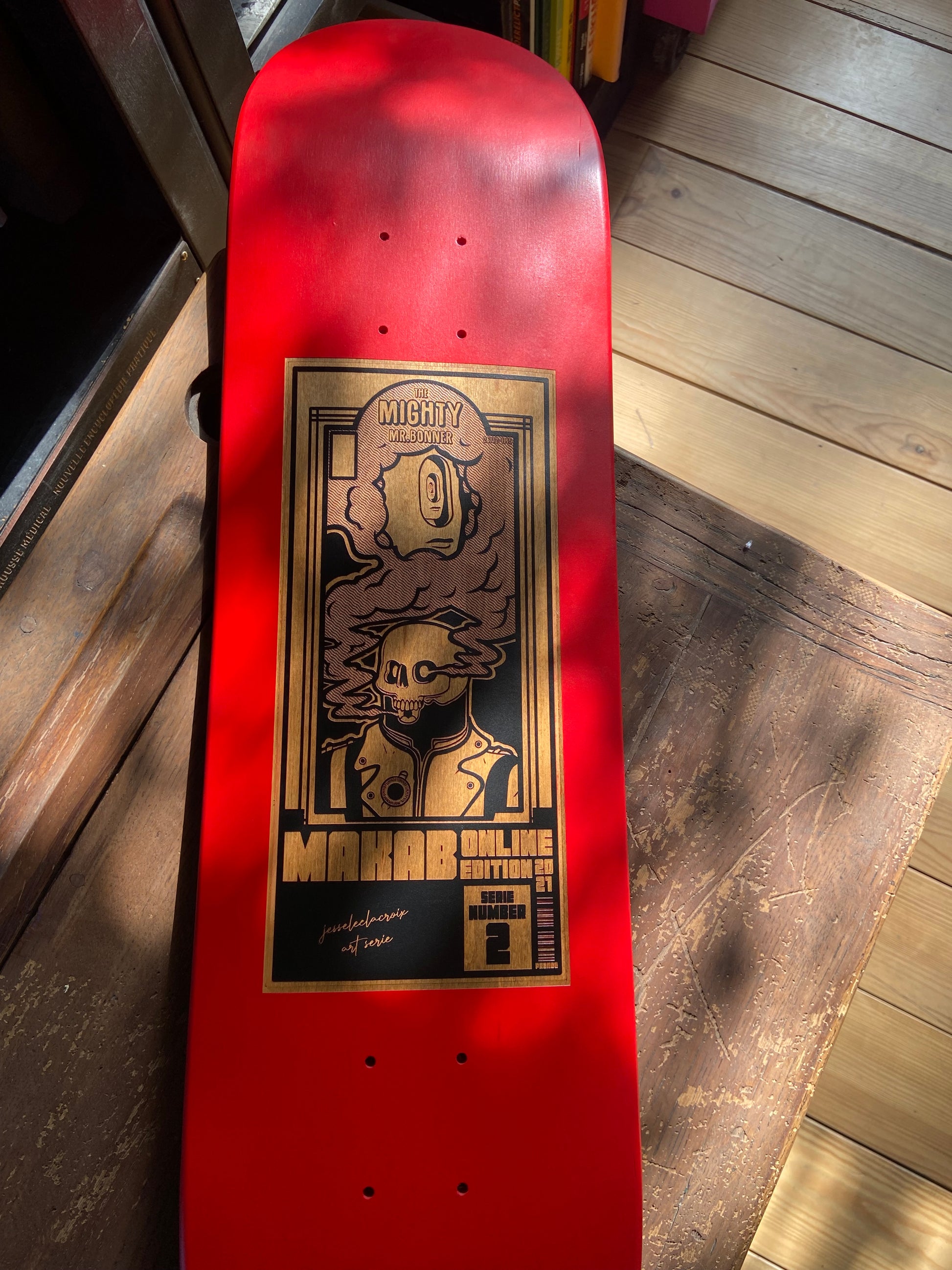 Skateboard gravé laser, élément décoratif de qualité unique et original, produit entièrement français.