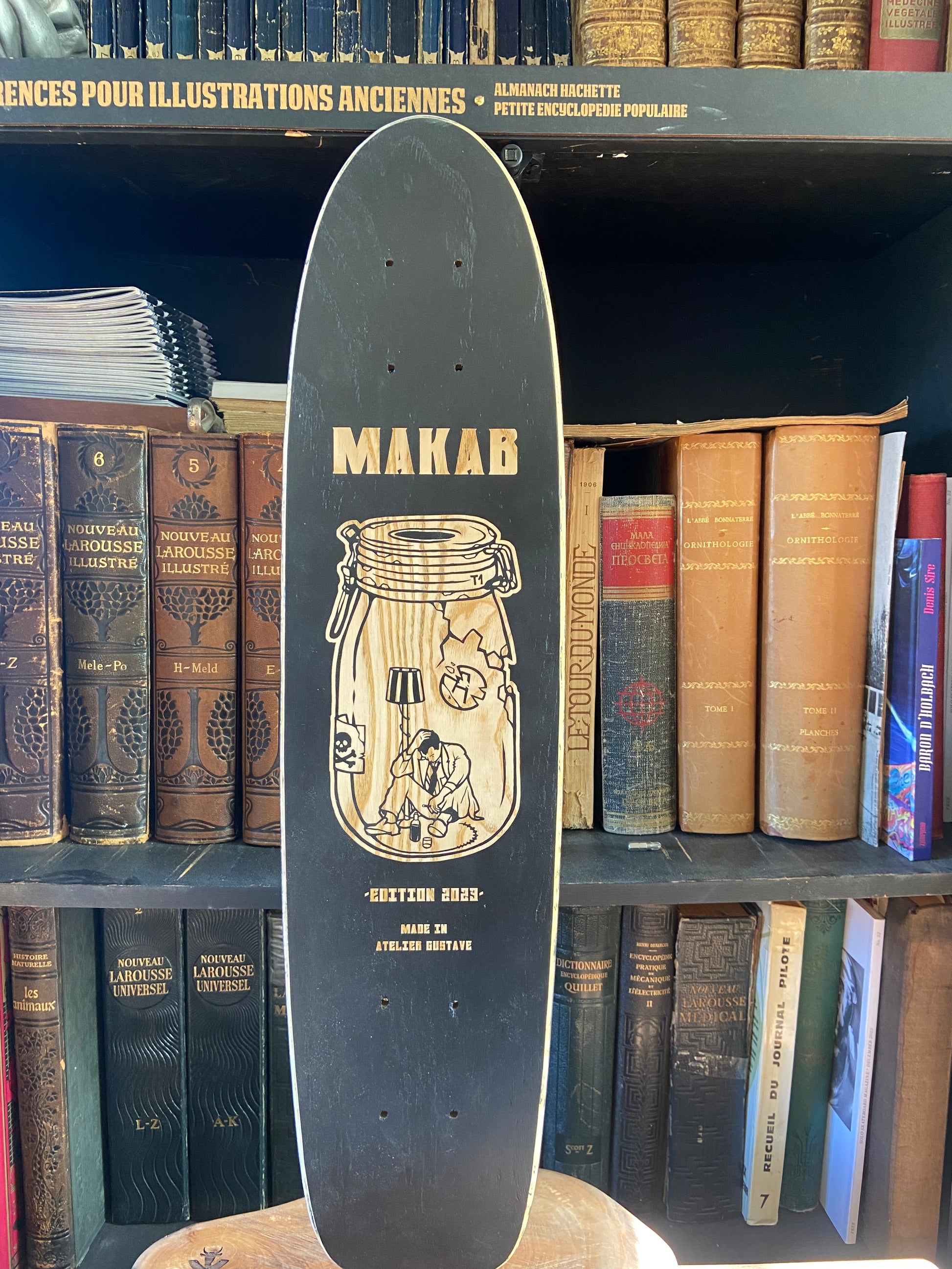 Skateboard gravé laser, élément décoratif de qualité unique et original, produit entièrement français.