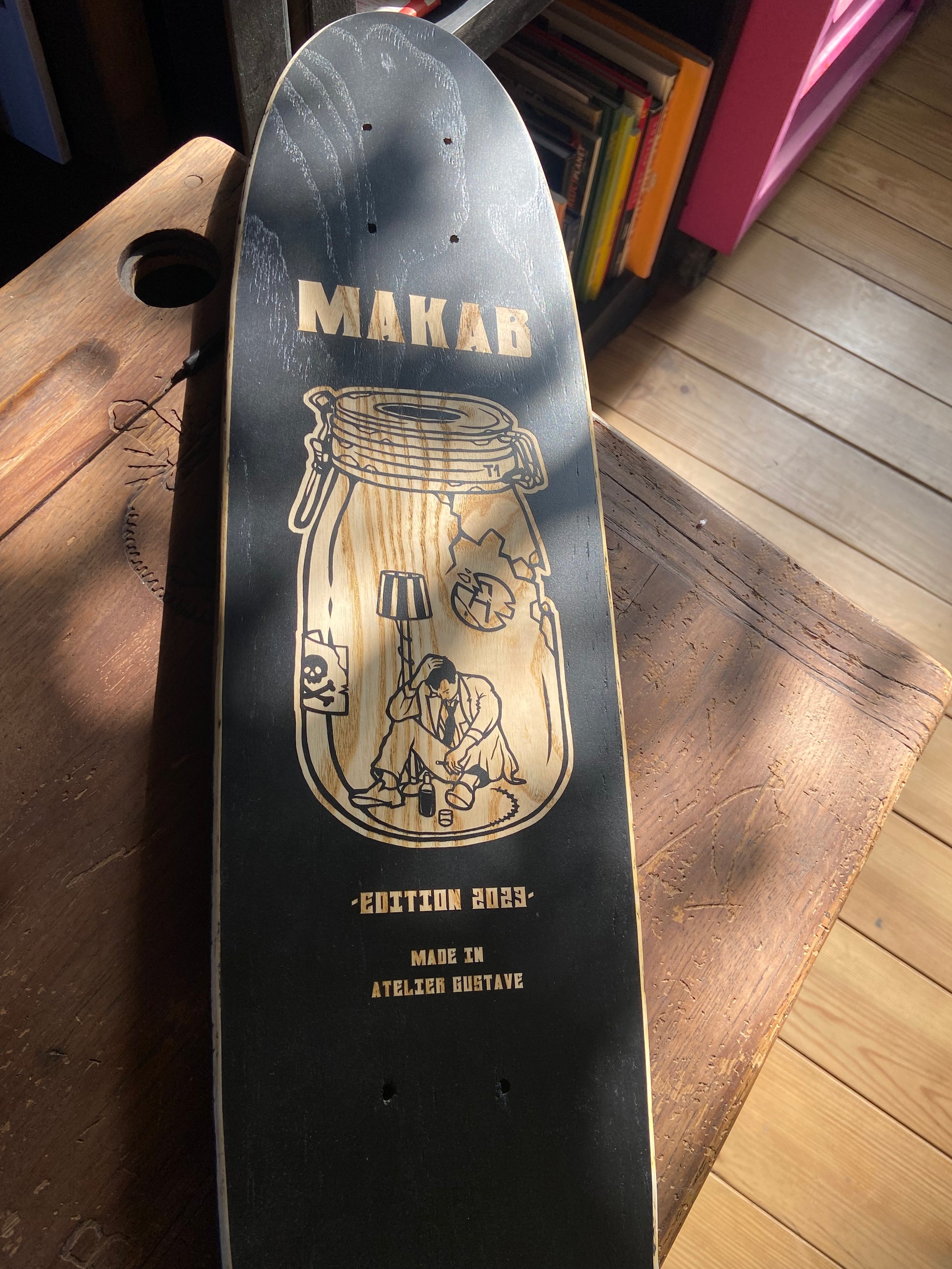 Skateboard gravé laser, élément décoratif de qualité unique et original, produit entièrement français.